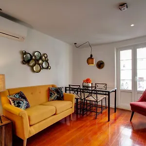 great-duplex-apartment-in-alfama.hotels-lisbon-portugal.com/